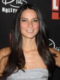 76207_OliviaMunn_EOscarViewingAndAfterParty_Arrivals5_122_120lo