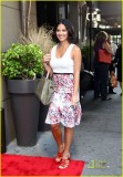 olivia_munn_to_attend_movie_premiere_with_fans_08