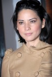 83977_Preppie_Olivia_Munn_shopping_at_the_French_Connection_store_in_Soho_9_122_583lo