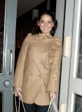 84098_Preppie_Olivia_Munn_shopping_at_the_French_Connection_store_in_Soho_15_122_31lo