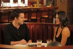 NEW GIRL:  Nick (Jake Johnson, L) meets a beautiful and tough customer (guest star Olivia Munn, R) at the bar in the NEW GIRL episode "Bathtub" airing Tuesday, Dec. 4 (9:00-9:30 PM ET/PT) on FOX.  ©2012 Fox Broadcasting Co.  Cr:  Jennifer Clasen/FOX