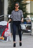 olivia-munn-in-tight-jeans-out-and-about-in-new-york_6
