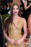 flaunts-bare-breasts-in-slinky-sheer-gold-dress-at-met-gala-2018-post