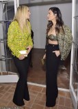 Catching_up_The_two_actresses_chatted_with_each_other-a-84_1541660905004