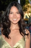 olivia-munn-break-up-premiere-4.jpg