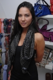 01229_cff_olivia_munn_shopping_in_beverly_hills_484_122_579lo_0.jpg