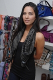 01918_cff_olivia_munn_shopping_in_beverly_hills_4110_122_142lo.jpg