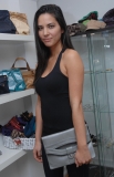 01931_cff_olivia_munn_shopping_in_beverly_hills_3146_122_180lo.jpg