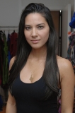 02132_cff_olivia_munn_shopping_in_beverly_hills_2352_122_255lo.jpg