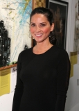 48674-oliviamunn-livestrong-benefit-40-122-542lo.jpg