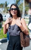 87062-olivia-munn-leaving-her-hotel-on-miami-beach.jpg