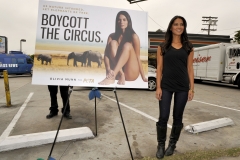 07AFM5NTMH_Olivia_Munn_PETA_billboard_--_Hollywood_036.jpg