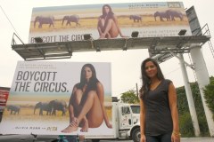 1P37QH8MJI_Olivia_Munn_PETA_billboard_--_Hollywood_049.jpg