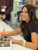 43505-oliviamunnbooksigning-003-122-453lo.jpg
