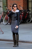 tn-by_mah0ne-Olivia_Munn_Hailing_A_Cab_In_New_York_28.02.11_002.jpg