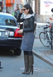 tn-by_mah0ne-Olivia_Munn_Hailing_A_Cab_In_New_York_28.02.11_010.jpg