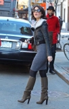 tn-by_mah0ne-Olivia_Munn_Hailing_A_Cab_In_New_York_28.02.11_011.jpg