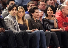 117777860_celebutopia_netolivia_munn__the_new_york_knicks_game03_13_2011hq2_122_577lo.jpg