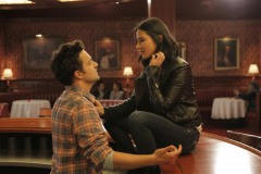 NEW GIRL:  Nick (Jake Johnson, L) meets a tough and beautiful customer (guest star Olivia Munn, R) at the bar in the "Bathtub" episode of NEW GIRL airing Tuesday, Dec. 4 (9:00-9:30 PM ET/PT) on FOX.  ©2012 Fox Broadcasting Co.  Cr:  Jennifer Clasen/FOX