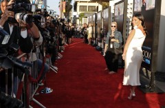 Olivia+Munn+Premiere+HBO+Newsroom+Red+Carpet+t_DGv_bLZ_ll