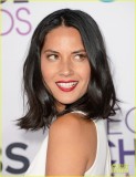 olivia-munn-peoples-choice-awards-2013-red-carpet-10