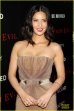 olivia-munn-aaron-rodgers-look-perfect-for-deliver-us-from-evil-screening-09