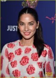 olivia-munn-just-jared-homecoming-dance-10