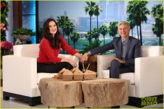 olivia-munn-aaron-rodgers-magic-dog-trainer-05