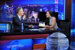 Olivia+Munn+Daily+Show+Jon+Stewart+JonVoyage+LePnXiG9-1Px