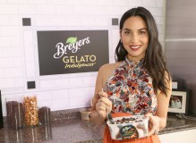 Olivia+Munn+Breyers+Gelato+Indulgences+Hospitality+-MTguYDVPc0x