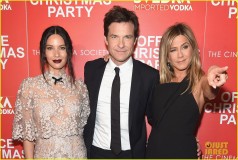 jennifer-aniston-olivia-munn-and-jason-bateman-attend-office-christmas-party-screening-in-nyc-05