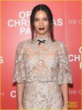 jennifer-aniston-olivia-munn-and-jason-bateman-attend-office-christmas-party-screening-in-nyc-10