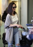 olivia-munn-at-vancouver-international-airport-04-17-2017_1