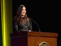 BURBANK, CA - OCTOBER 13:  Olivia Munn presents the Vanguard Award to Co-Founder of FCancer, Yael Cohen Braun onstage at the Barbara Berlanti Heroes Gala Benefitting FCancer at Warner Bros. Studios on October 13, 2018 in Burbank, California.  (Photo by Emma McIntyre/Getty Images for FCancer)