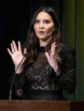 BURBANK, CA - OCTOBER 13:  Olivia Munn presents the Vanguard Award to Co-Founder of FCancer, Yael Cohen Braun onstage at the Barbara Berlanti Heroes Gala Benefitting FCancer at Warner Bros. Studios on October 13, 2018 in Burbank, California.  (Photo by Michael Kovac/Getty Images for FCancer)