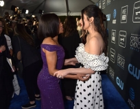 SANTA MONICA, CALIFORNIA - JANUARY 13: Regina King (L) and Olivia Munn at The 24th Annual Critics' Choice Awards at Barker Hangar on January 13, 2019 in Santa Monica, California. (Photo by Jeff Kravitz/FilmMagic)