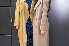 NEW YORK, NEW YORK - APRIL 10: Amanda Peet (L) and Olivia Munn are seen in SoHo on April 10, 2025 in New York City. (Photo by TheStewartofNY/GC Images)