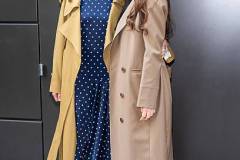 NEW YORK, NEW YORK - APRIL 10: Amanda Peet (L) and Olivia Munn are seen in SoHo on April 10, 2025 in New York City. (Photo by TheStewartofNY/GC Images)