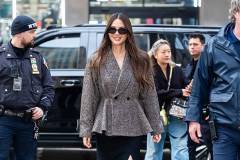 NEW YORK, NEW YORK - MARCH 31: Olivia Munn is seen in Midtown on March 31, 2026 in New York City. (Photo by TheStewartofNY/GC Images)